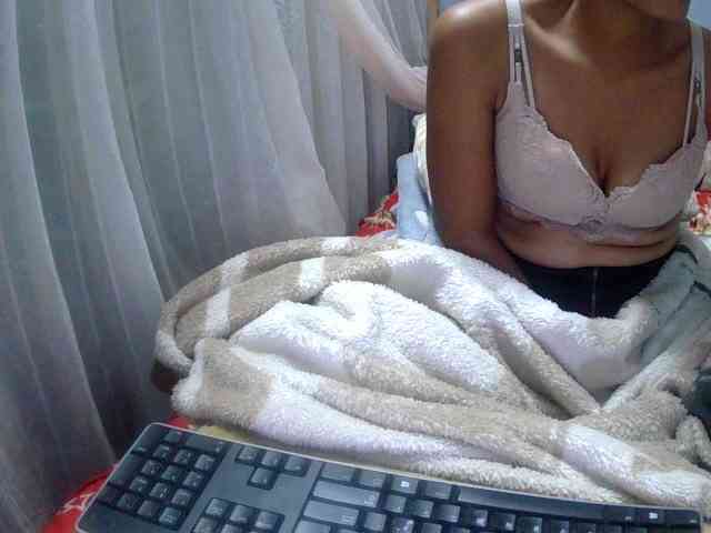 LoveSexx23 webcam