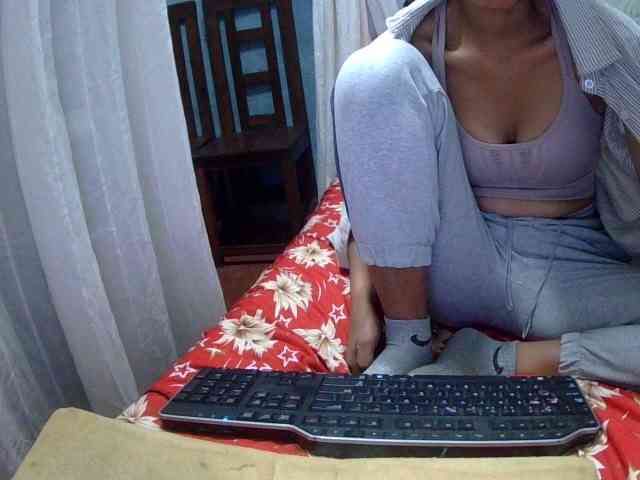 LoveSexx23 webcam
