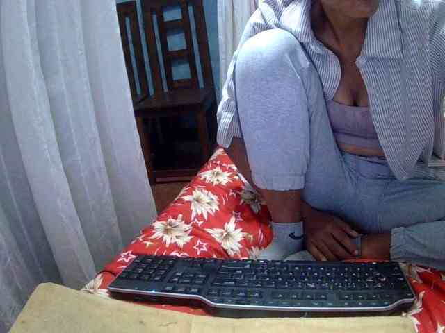 LoveSexx23 webcam