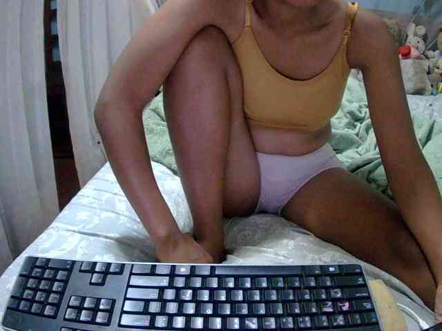 LoveSexx23 webcam