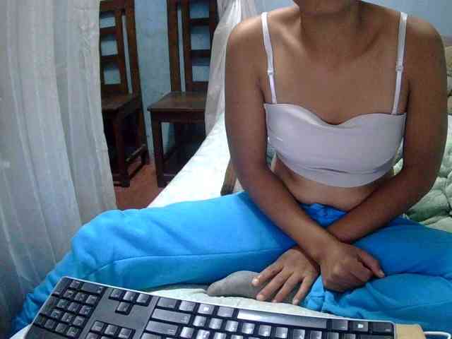 LoveSexx23 webcam