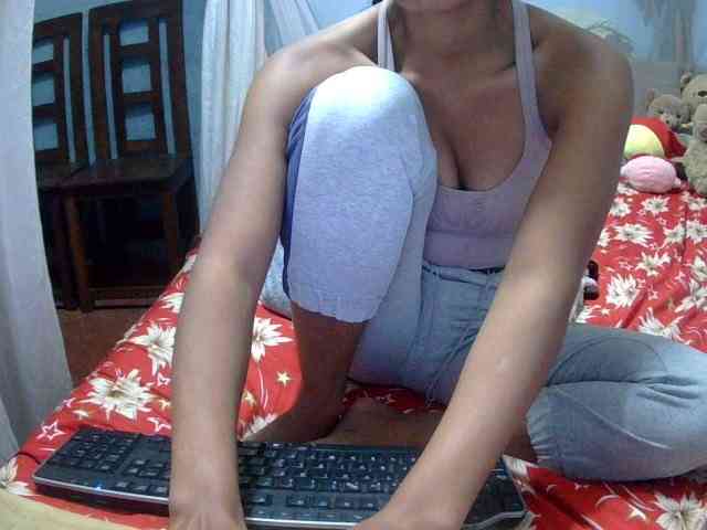 LoveSexx23 webcam