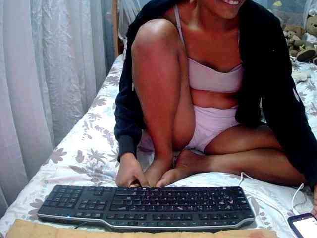 LoveSexx23 webcam