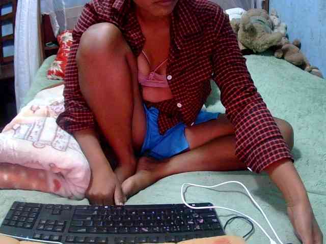LoveSexx23 webcam
