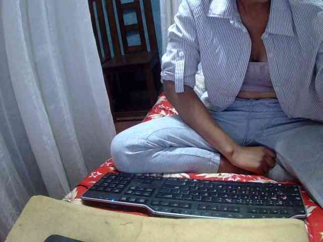 LoveSexx23 webcam