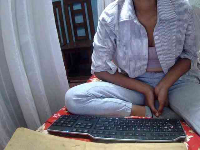 LoveSexx23 webcam