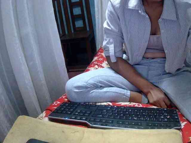 LoveSexx23 webcam