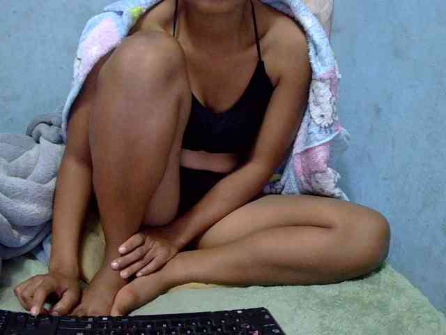 LoveSexx23 webcam