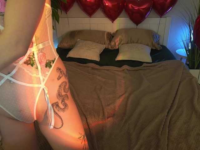 NikkiGold's BongaCams show and profile