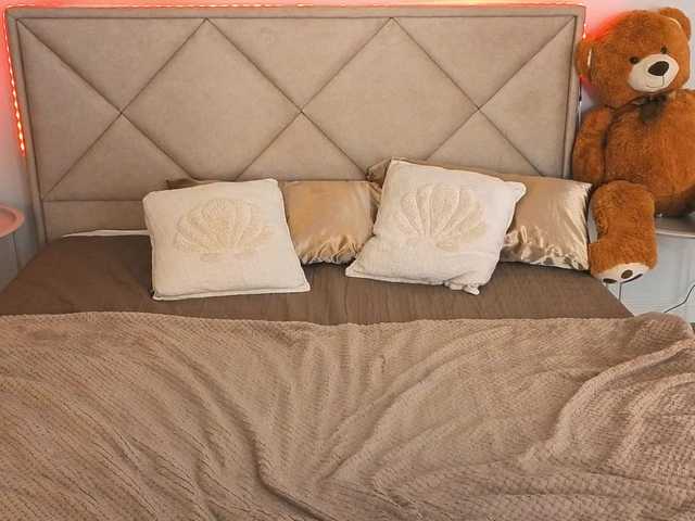 NikkiGold's BongaCams show and profile