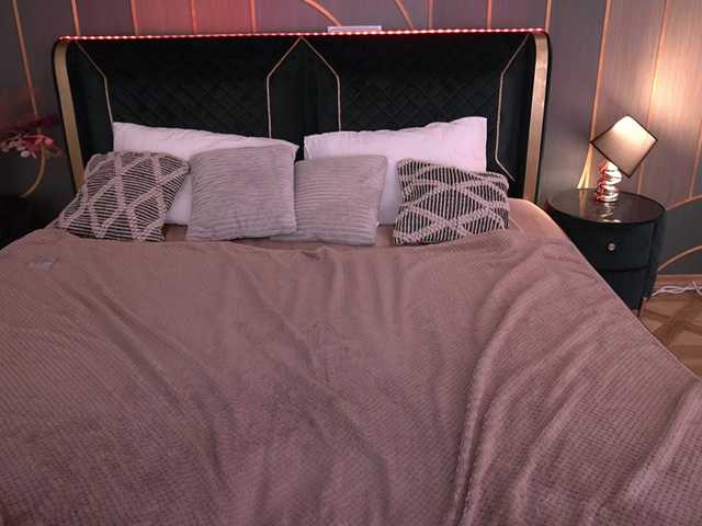 NikkiGold's BongaCams show and profile