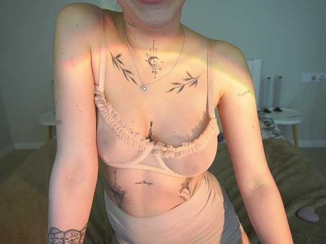 NikkiGold's BongaCams show and profile