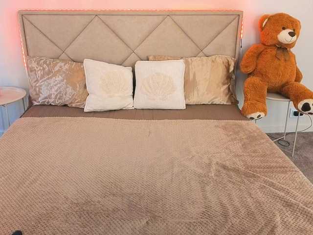 NikkiGold's BongaCams show and profile