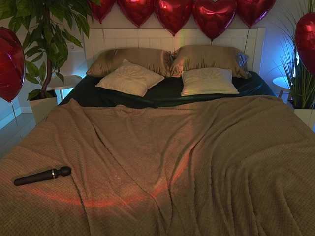 NikkiGold's BongaCams show and profile