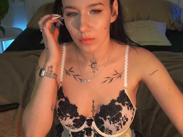 NikkiGold's BongaCams show and profile