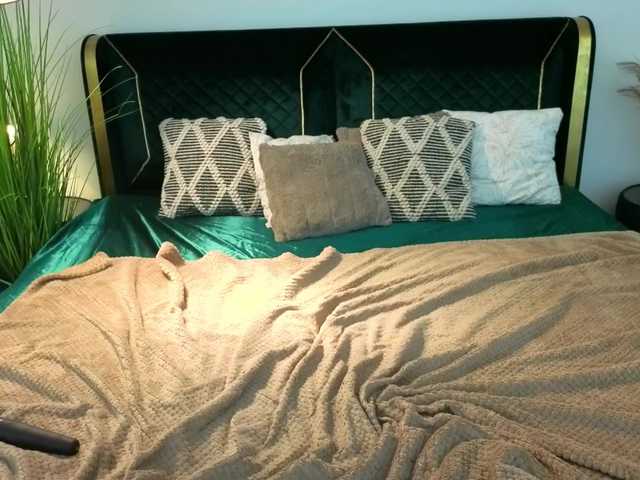 NikkiGold's BongaCams show and profile