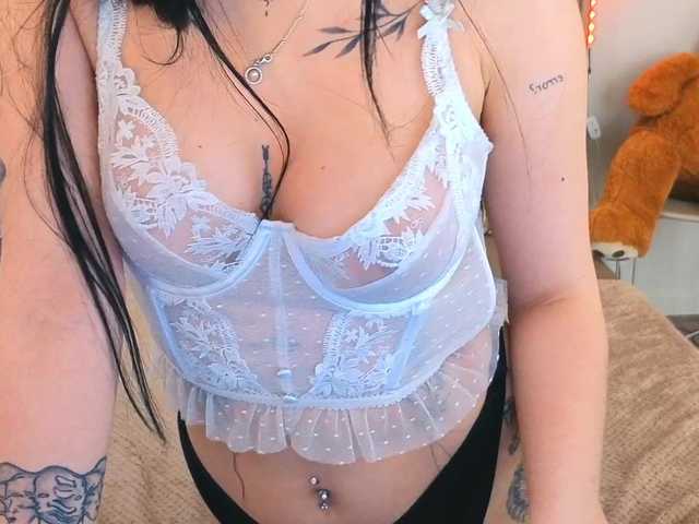 NikkiGold's BongaCams show and profile