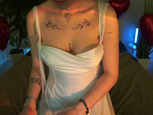 NikkiGold's BongaCams show and profile