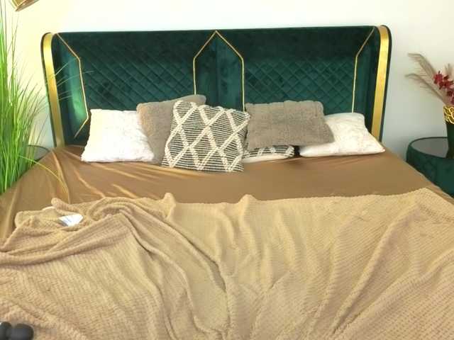 NikkiGold's BongaCams show and profile