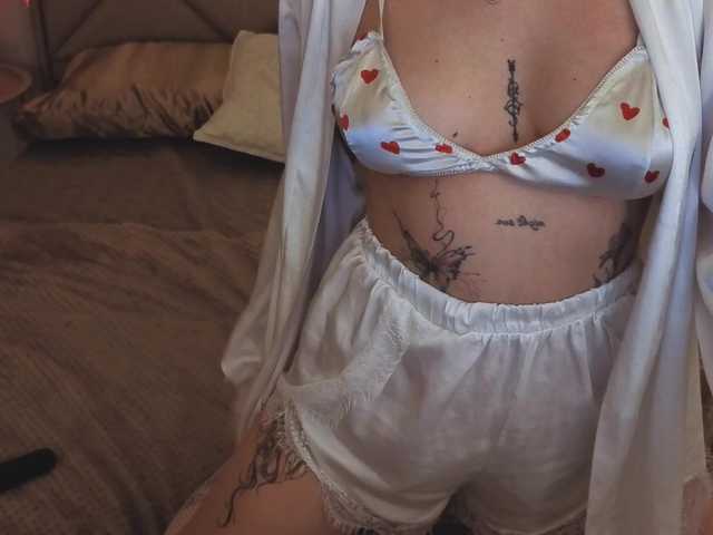 NikkiGold's BongaCams show and profile