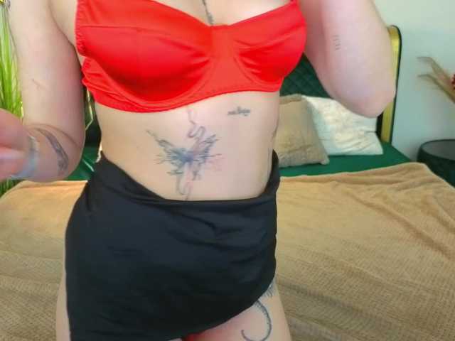 NikkiGold's BongaCams show and profile