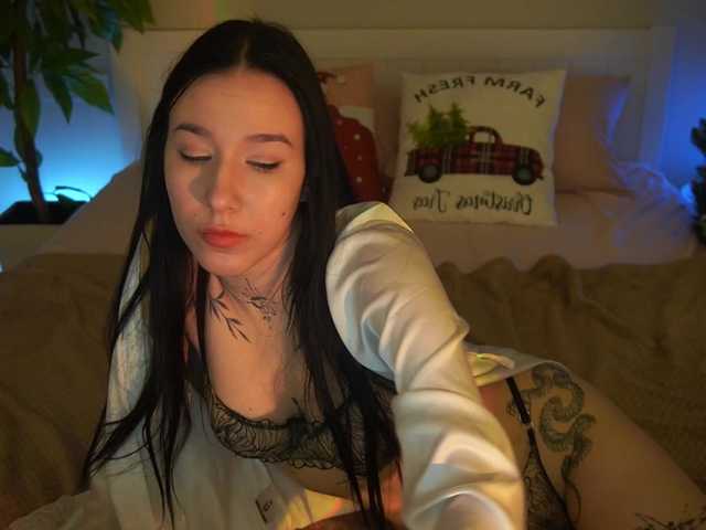 NikkiGold's BongaCams show and profile