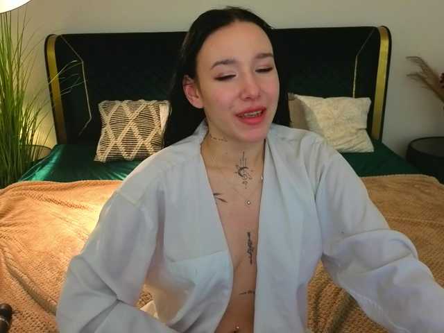 NikkiGold's BongaCams show and profile