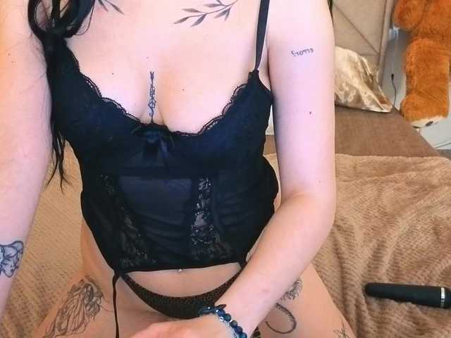 NikkiGold's BongaCams show and profile