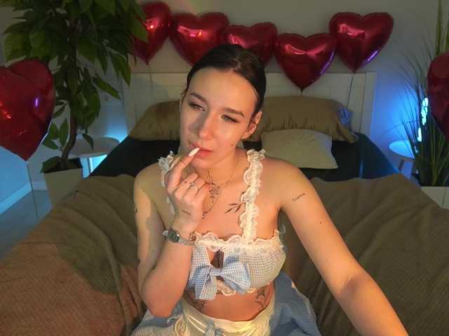 NikkiGold's BongaCams show and profile