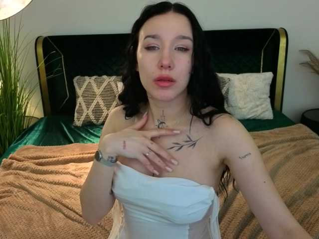 NikkiGold's BongaCams show and profile