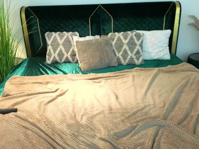 NikkiGold's BongaCams show and profile