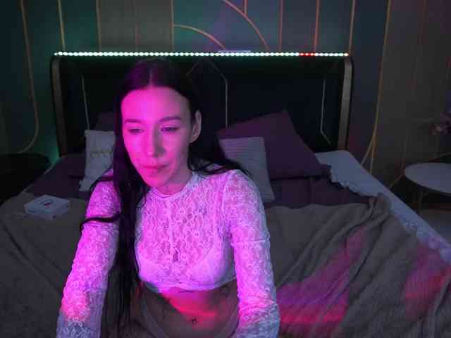 NikkiGold webcam