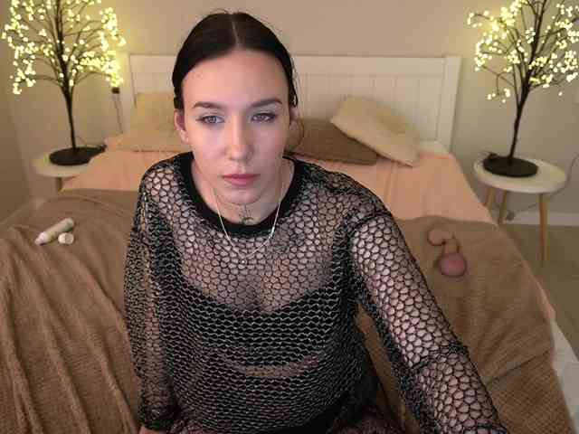 NikkiGold webcam
