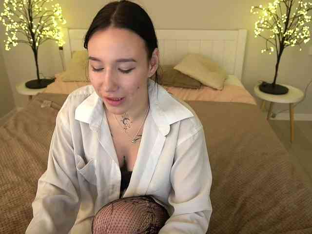 NikkiGold webcam