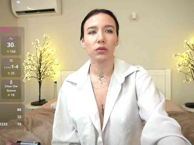 NikkiGold webcam