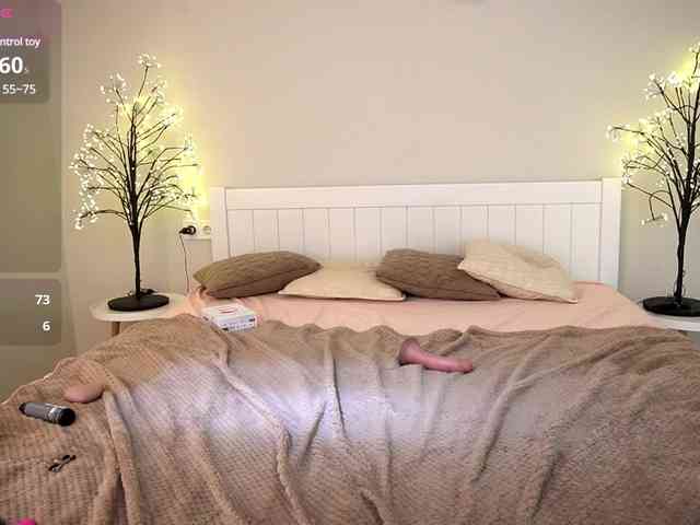 NikkiGold webcam