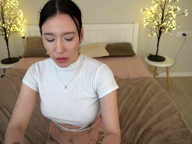 NikkiGold webcam
