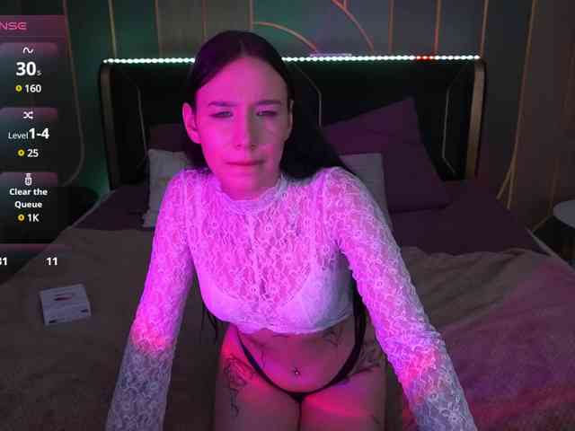 NikkiGold webcam