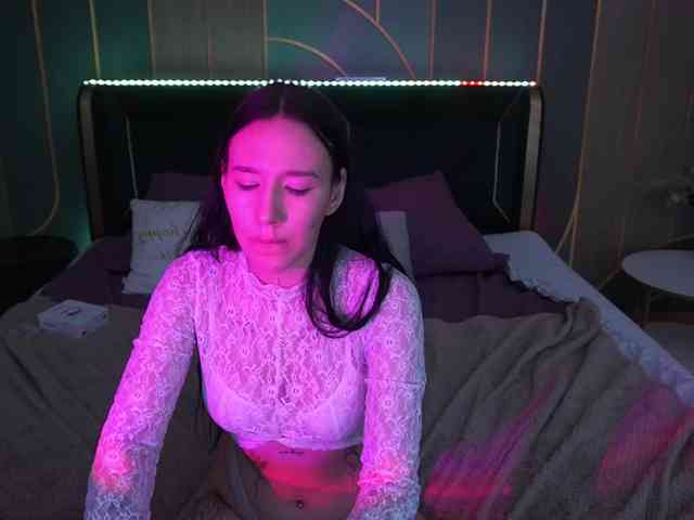 NikkiGold webcam