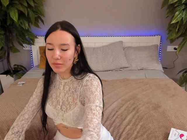 NikkiGold webcam