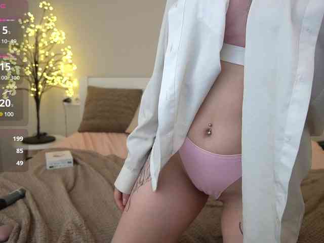 NikkiGold webcam