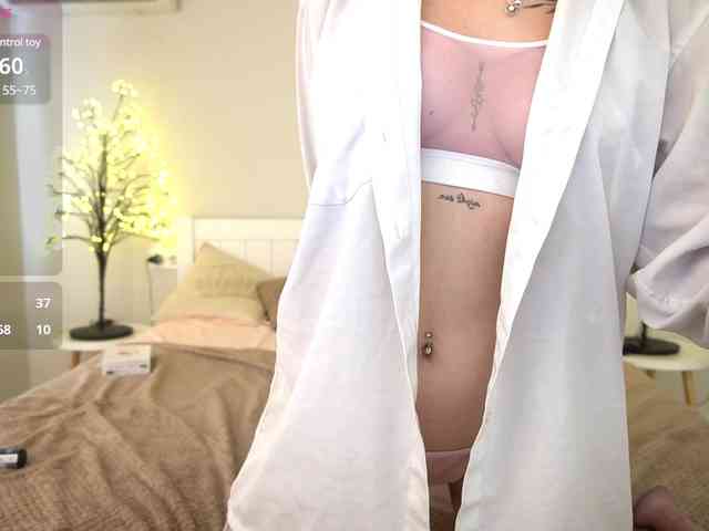 NikkiGold webcam