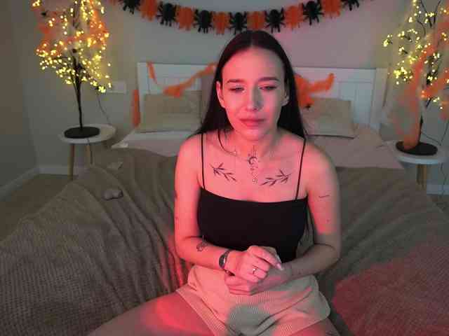 NikkiGold webcam