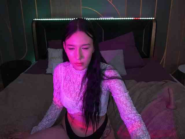 NikkiGold webcam