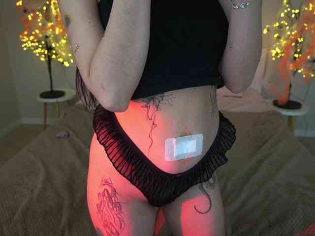 NikkiGold webcam