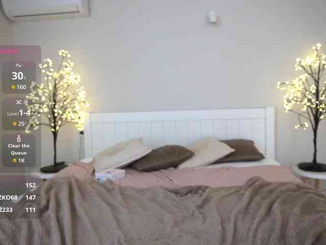 NikkiGold webcam