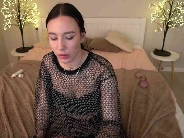 NikkiGold webcam