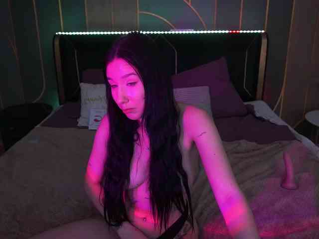 NikkiGold webcam