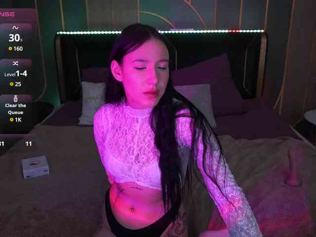 NikkiGold webcam