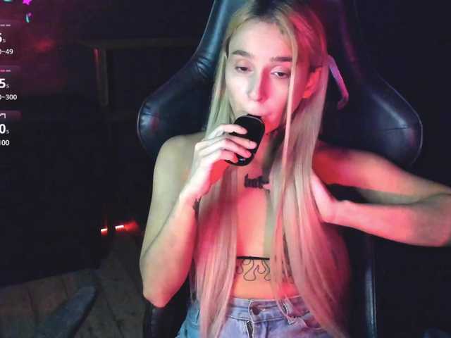  AshMila chat room